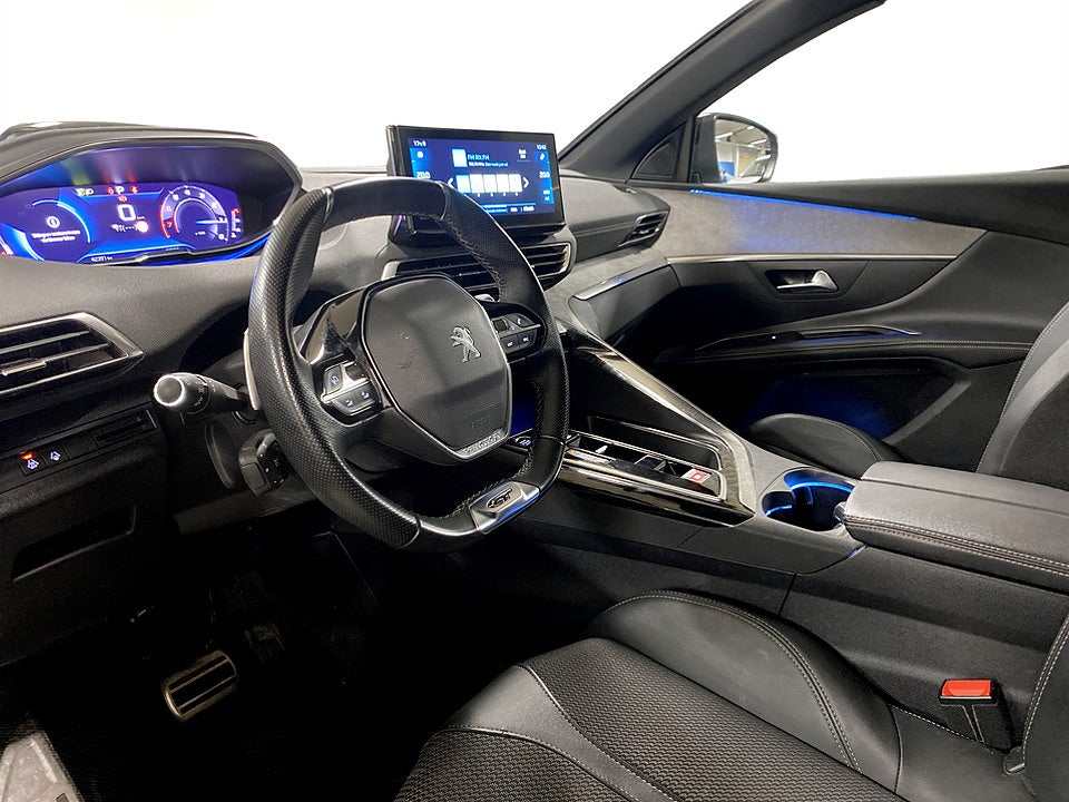 Bild på Peugeot 5008 GT 1.2 PT 130hk Aut 7-SITS B-KAMERA CARPLAY