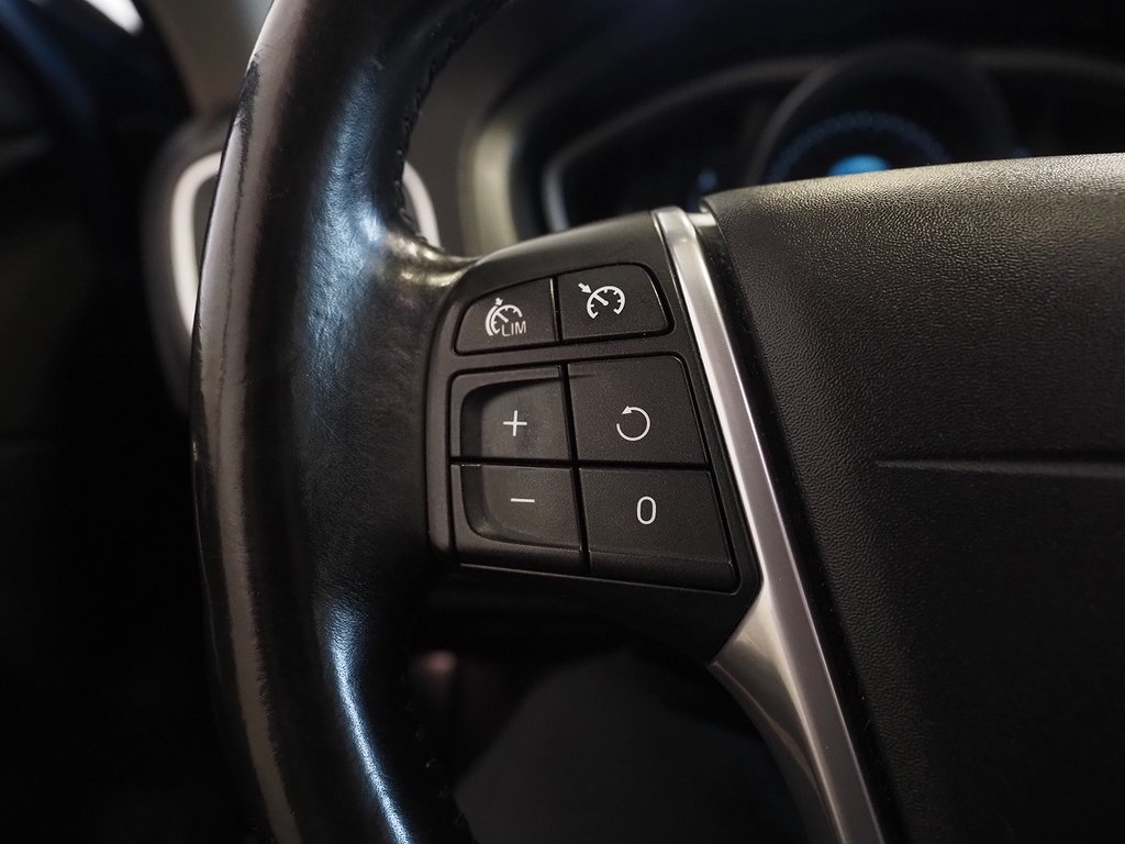 Volvo V40 Cross Country D3 Geartronic Momentum D-Värm P-Sen 2015