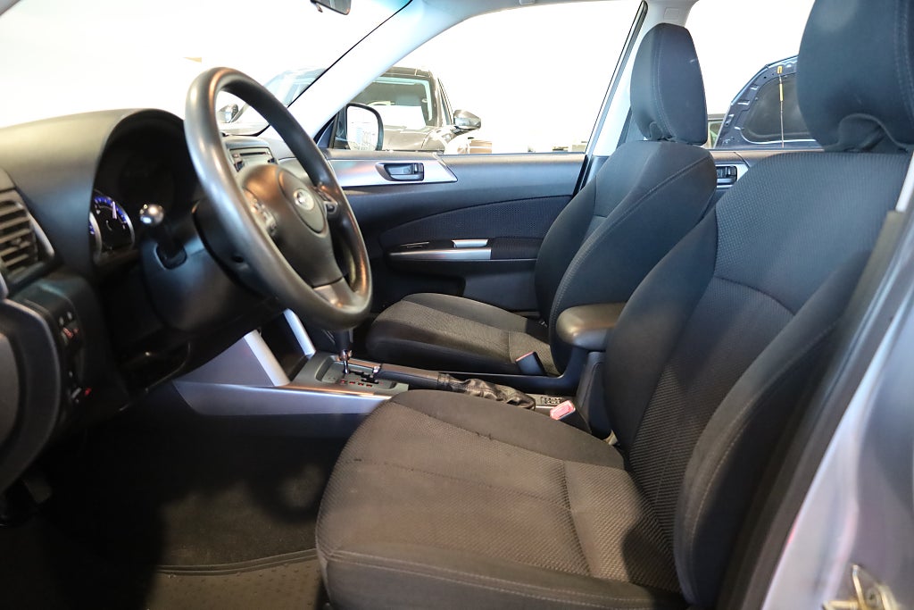 Subaru Forester 2.0 X 4WD AUT Drag M-Värme Blåtand Nybesiktigad 2012