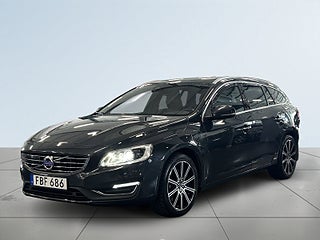 Volvo V60 D5 Plug-in Hybrid AWD Summum Navi/Pvärm/Skinn/BT/Drag