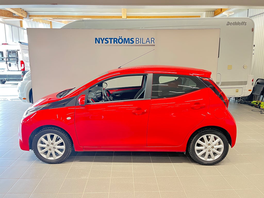 Toyota Aygo 5-dörrar 1.0 VVT-i X-PLAY / Kamera/ CarPlay/ V-hjul thumbnail