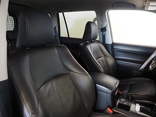 SUV Toyota Land Cruiser 19 av 24