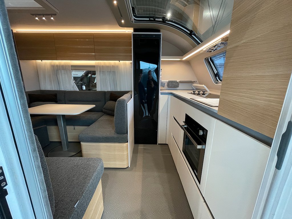 Adria Adora 613 HT / ALDE / Solcell / Långbäddar / Ugn - Adria