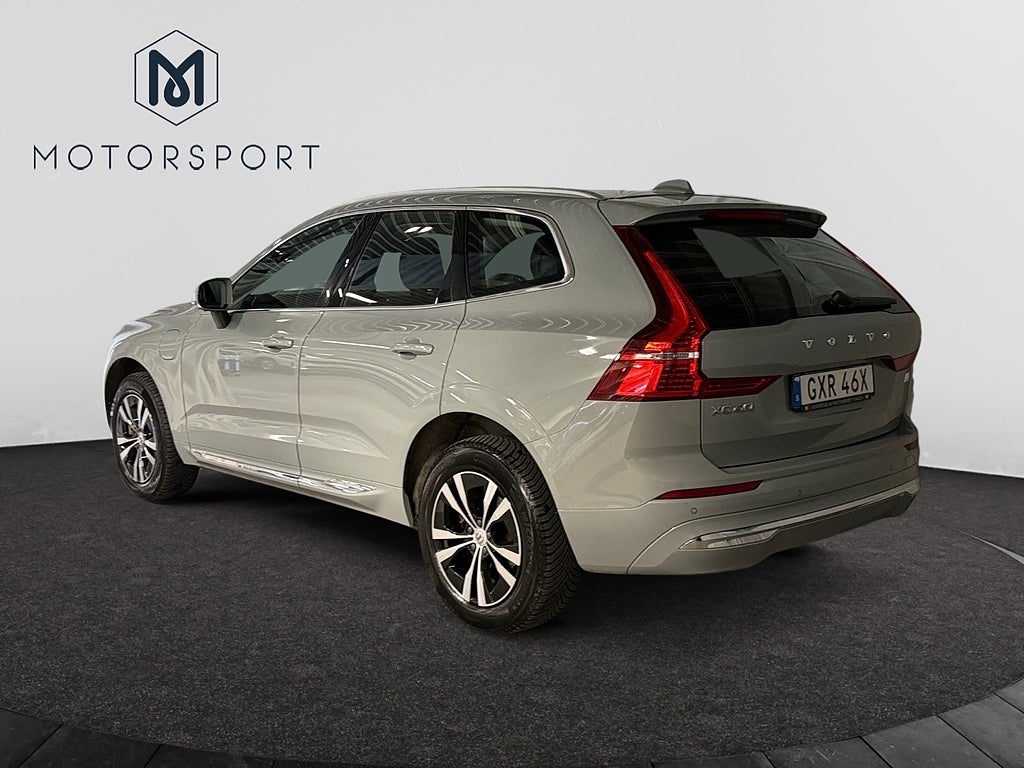Volvo XC60 Recharge T6 AWD Core Edition Drag Värmare Pano Backkam bild 5