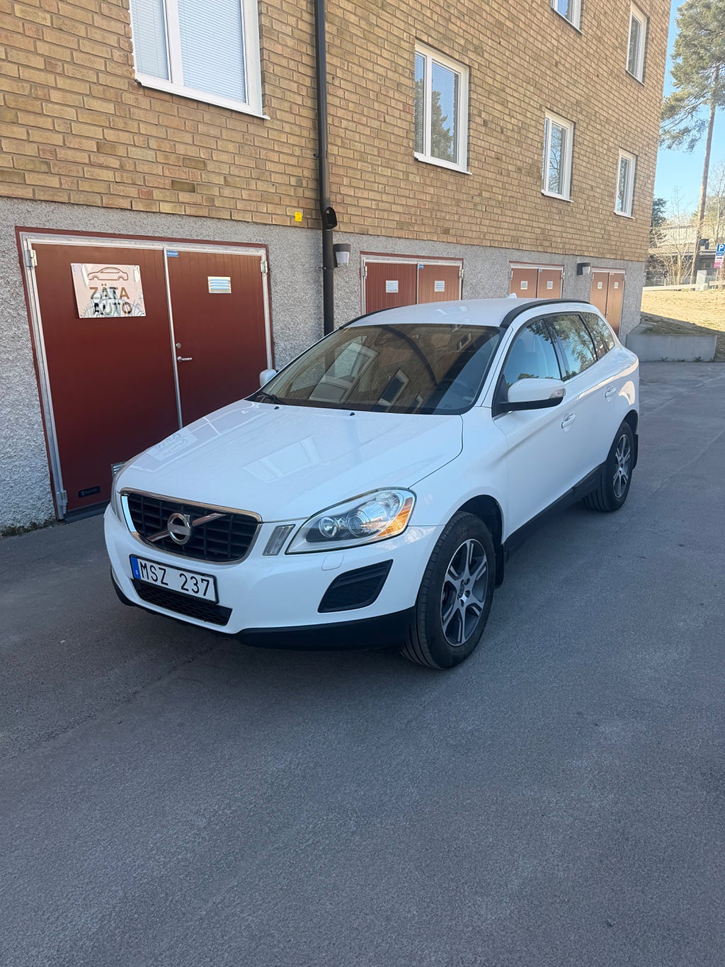 Volvo XC60 D4 Momentum Euro 5 / Skinnklädsel / City Safety 2