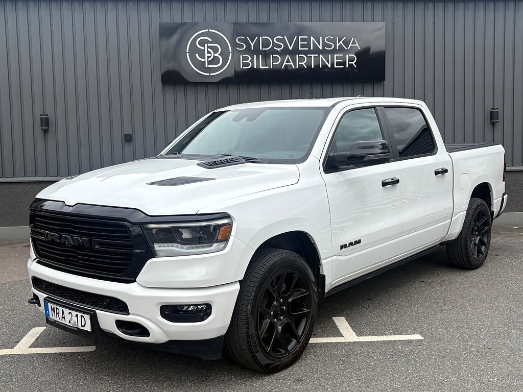 Dodge RAM 1500 Crew Cab 5.7 V8 HEMI | NIGHT | Pano | H/K | Luft | Moms