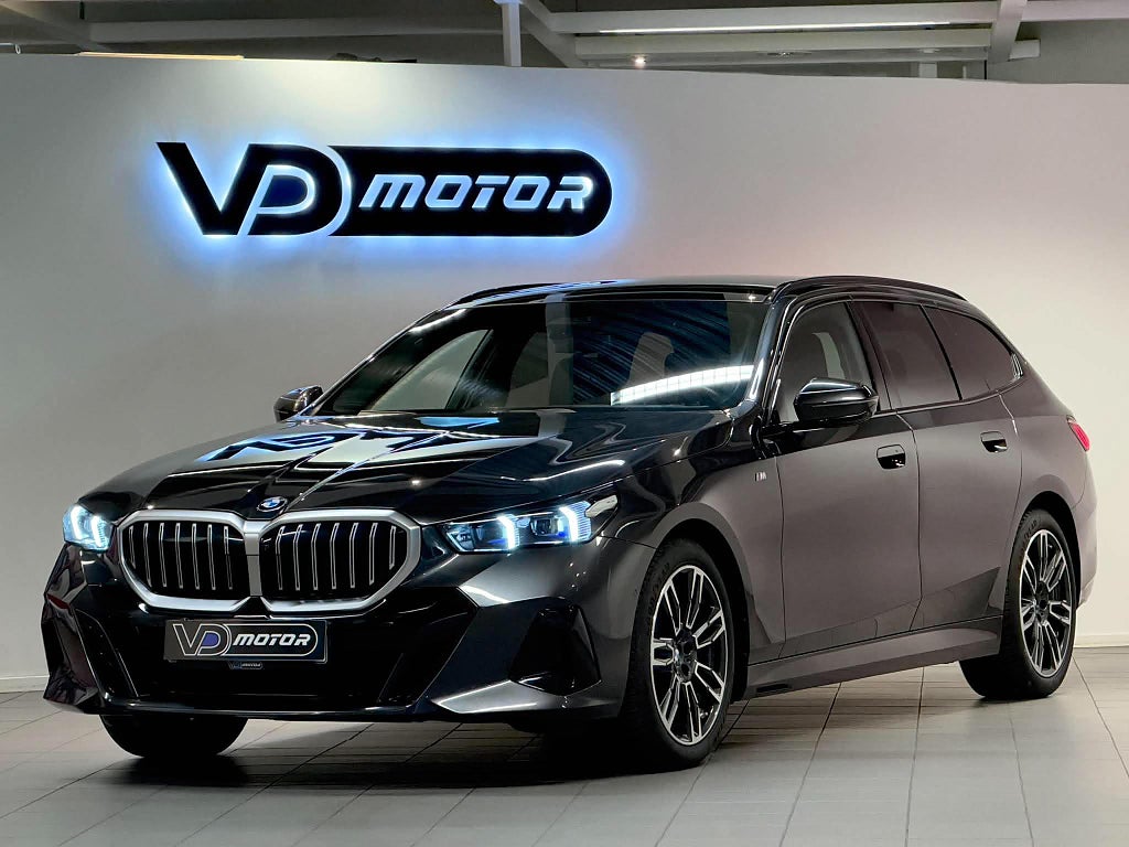 BMW 540d xDrive Touring M Sport Pano B&W Värmare Drag 303hk
