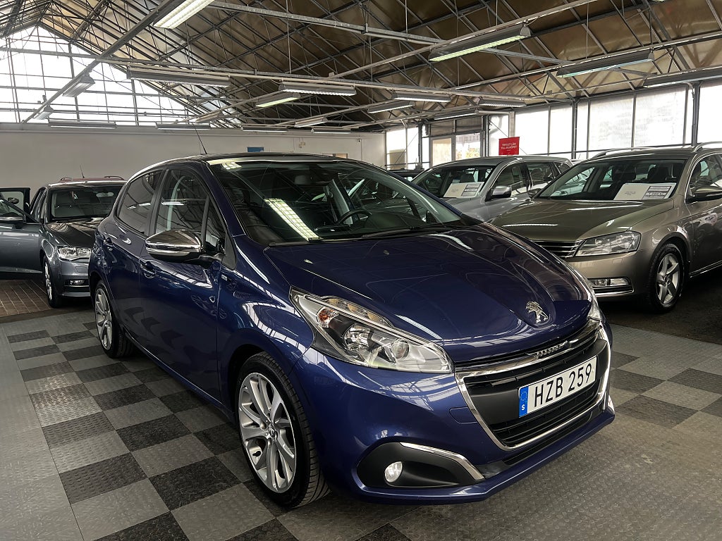 Peugeot 208 5-dörrar 1.2  Euro 6  " Panoramatak "