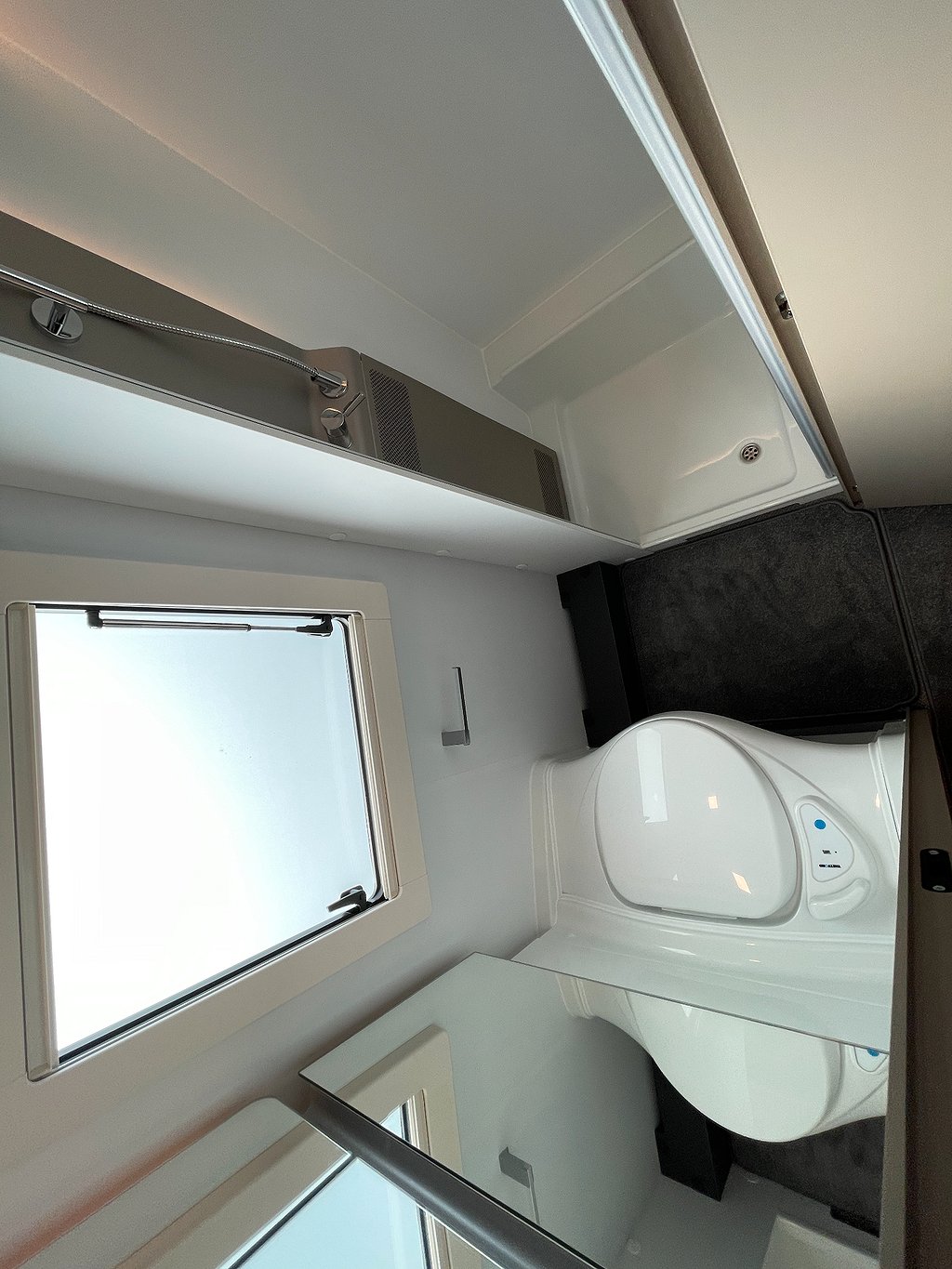 Adria Alpina 663 PT / Barnkammare / ALDE / Ugn / Queens-bed - Adria