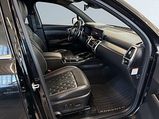 <span style="color: #D81132 !important; display: inline;">Såld idag!</span> Kia Sorento PHEV Advance Plus 7-sits S&V-hjul/Drag/Skinn/HuD/BOSE – bild 10