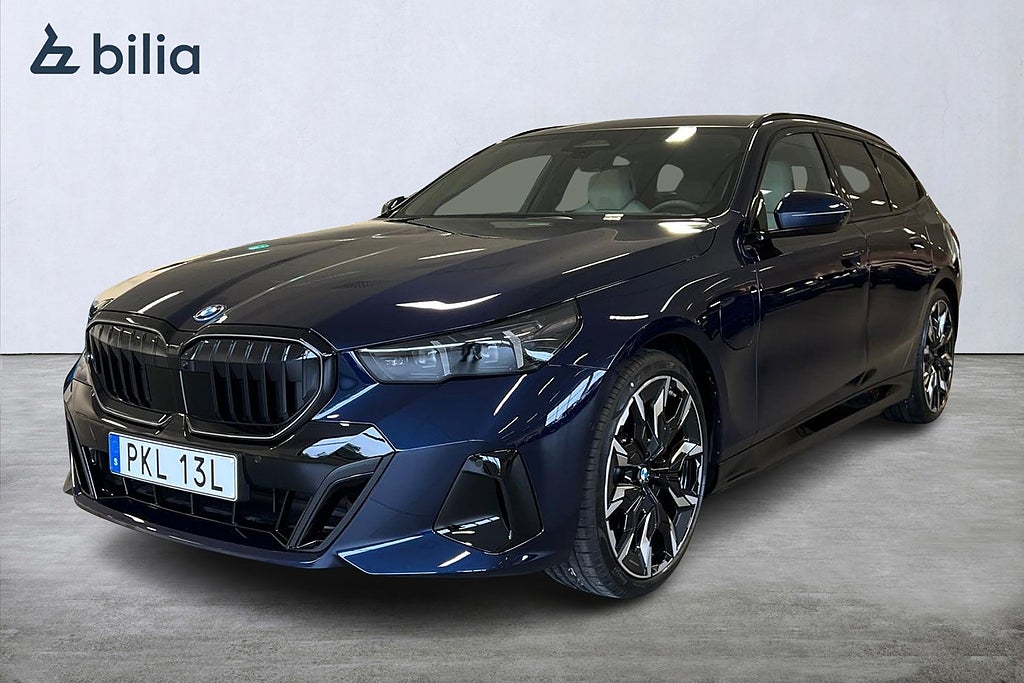 BMW 530e xDrive Touring M-sport Pro | DEMOBIL | Panorama | B&W | 21"