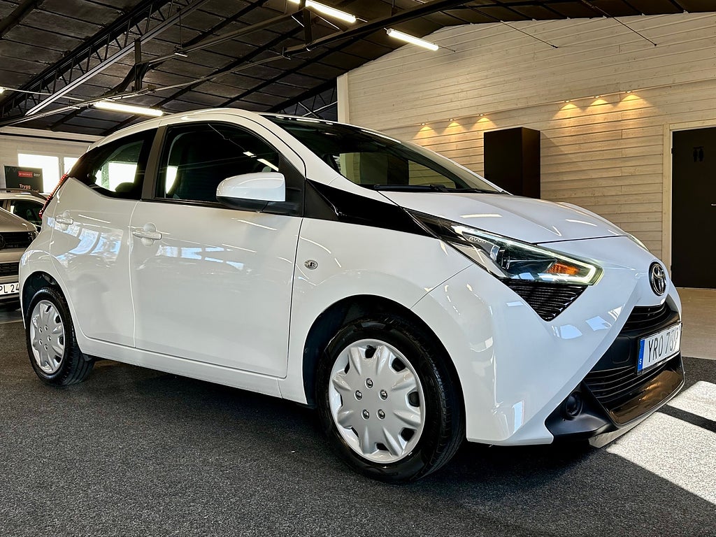 Toyota Aygo 5-dörrar 1.0 VVT-i X-PLAY Nybess Backkamera 72hk