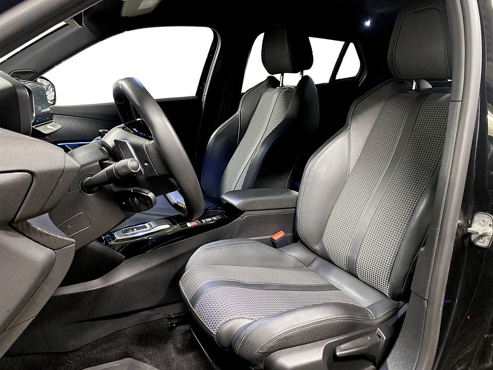 Bild på Peugeot 2008 GT 1.2 PT 130hk Aut B-KAMERA CARPLAY