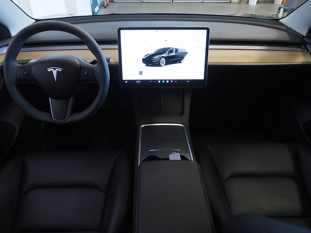 Tesla Model 3 Standard Range 283hk Dragkrok Pano Kamera Navi Moms 2023
