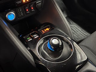 Halvkombi Nissan Leaf 16 av 23