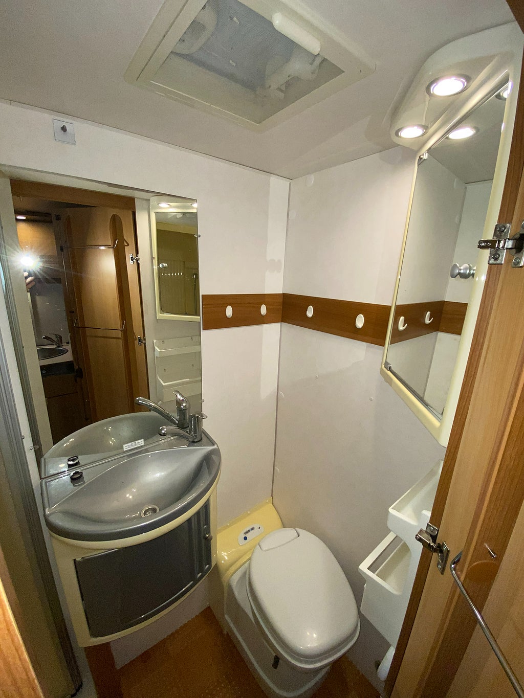 Carado A 241 / Solcell / B-körkort / Barnkammare / Cykelställ  - Carado