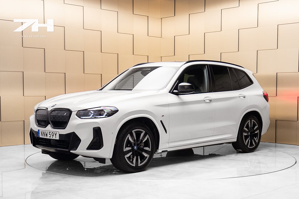 BMW iX3 Charged M Sport / Panorama / Dragkrok / Backkamera