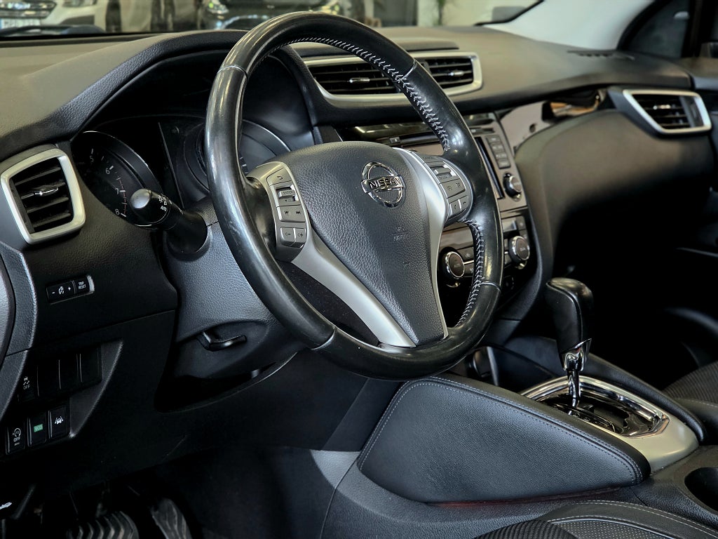 Nissan Qashqai 1.2 DIG-T Tekna Design pack / Panorama / 3,45% ränta
