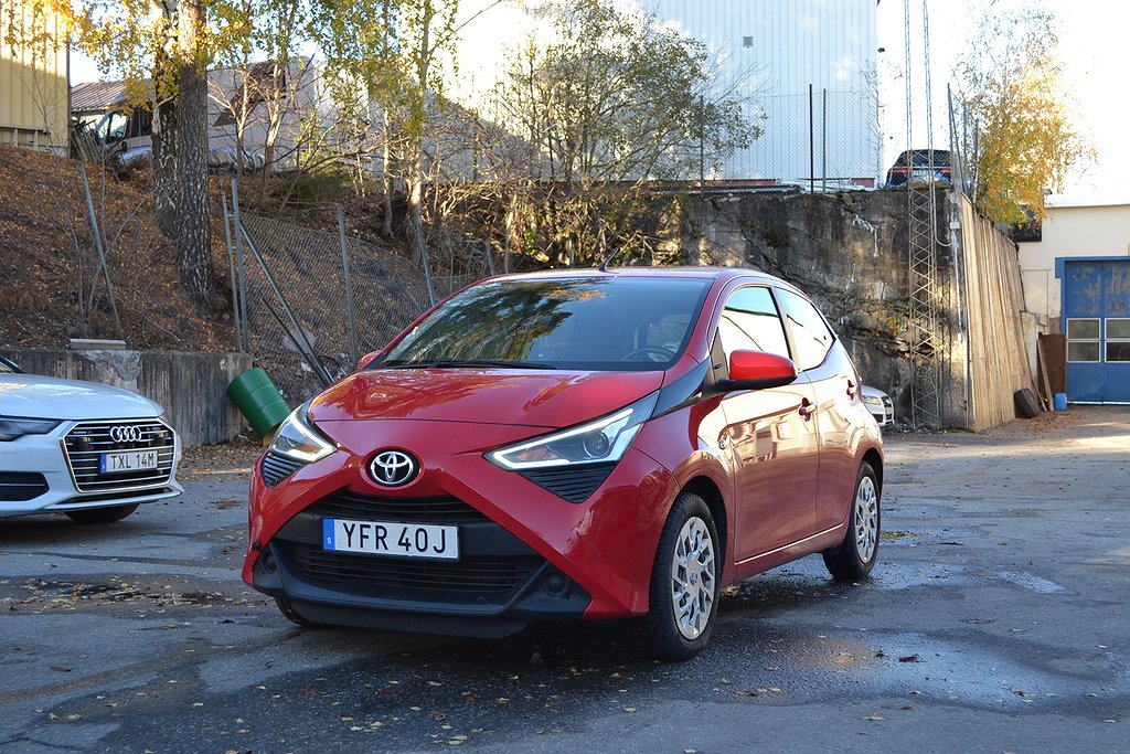 Toyota Aygo 5-dörrar 1.0 VVT-i X-PLAY VINTERHJUL, GARANTI