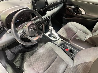 Halvkombi Toyota Yaris 14 av 22