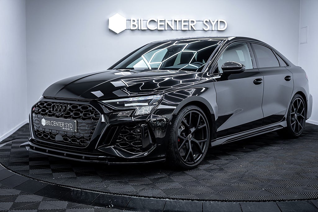 Audi RS3 Sedan|S Tronic|Quattro|Kolfiber|Svensksåld|400 hk
