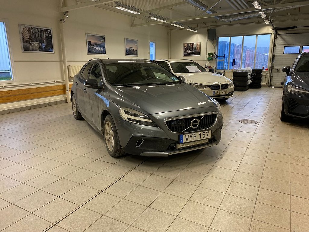 Volvo V40 Cross Country D3 Business Advanced/ Ink V-hjul/