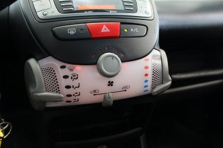 Halvkombi Toyota Aygo 15 av 16