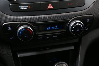 Halvkombi Hyundai i10 14 av 18