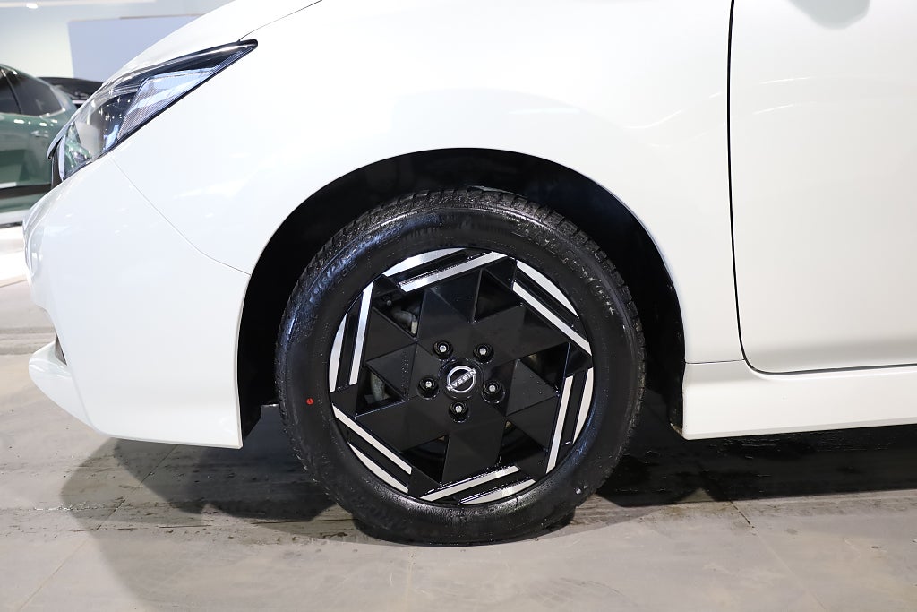 Nissan Leaf Acenta 40 kWh Kamera CarPlay Rattvärme Keyless Leasbar 2023