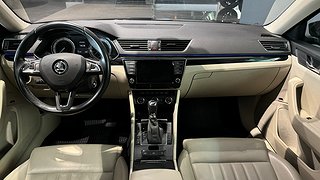 Halvkombi Skoda Superb 10 av 16