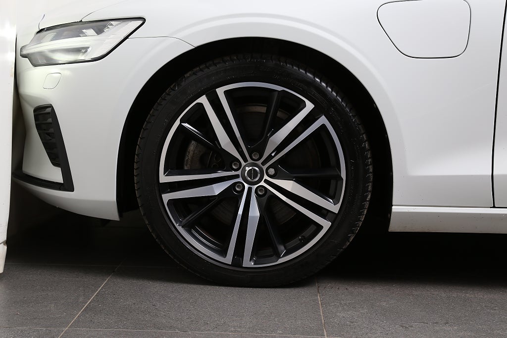 Volvo V60 Recharge T8 392hk R-Design Pro Edition III AWD B&W Pano 2022