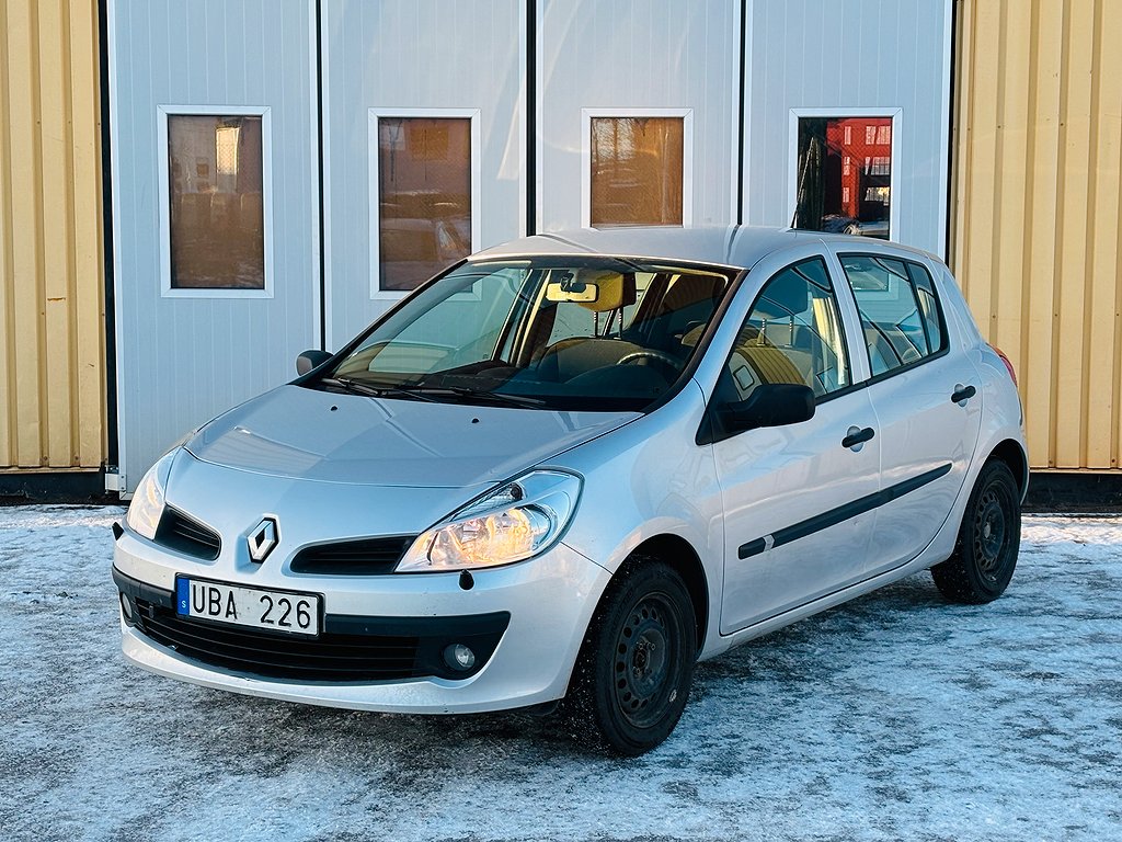 Renault Clio 5-dörrars Halvkombi 1.2 75hk Nybesiktigad 