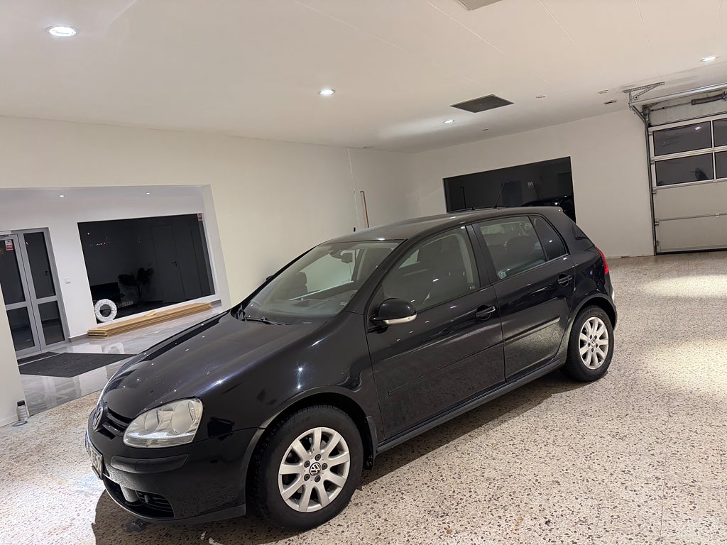 Volkswagen Golf  1.6 Multifuel Trendline, United välvårdad 