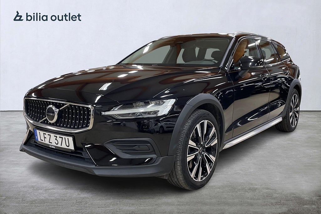 Volvo V60 Cross Country B4 AWD Core / B-Kamera / Navi / Keyless