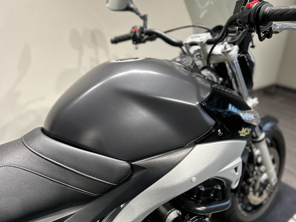 Suzuki GSR600 B-King / Premium sadel / Puig vindruta / Tail-tidy