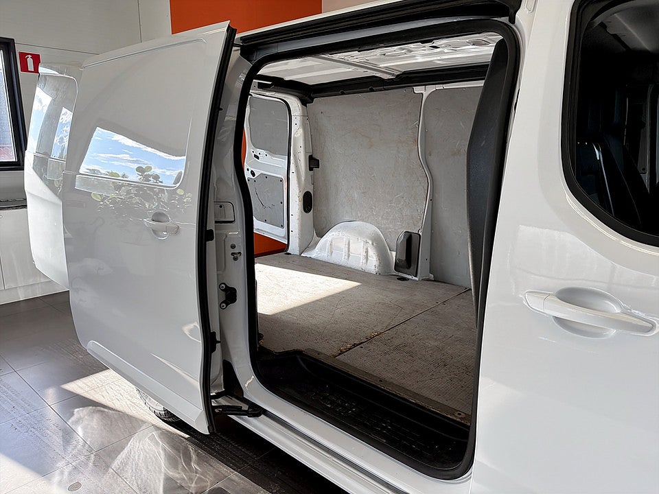 Bild på Peugeot e-Expert PRO+ 75kWh 136hk Aut L2 B-KAMERA NAVI