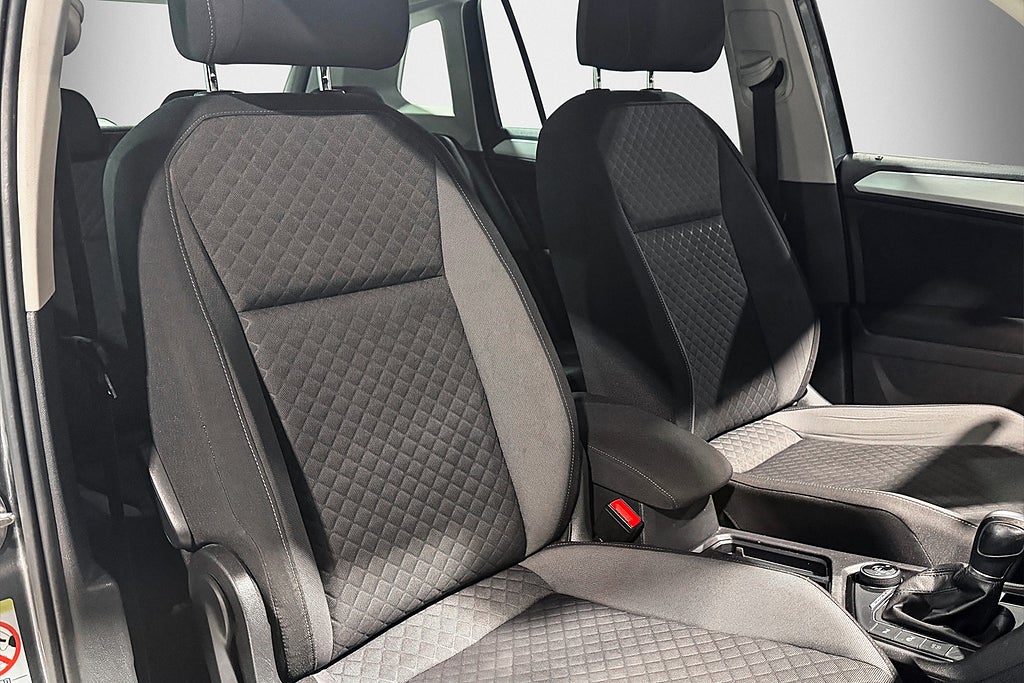 Volkswagen Tiguan TSI 150hk DSG 4M R-Line | Drag | Värmare | Kamera |