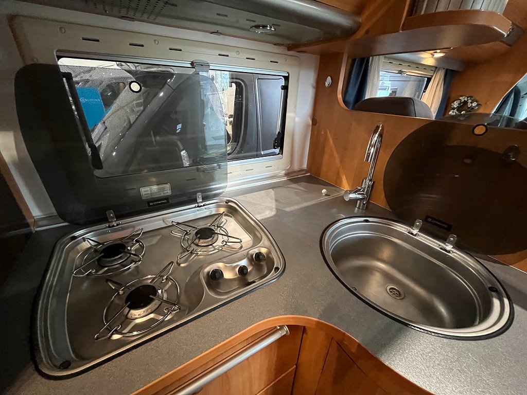 Adria Coral 670 SL /B-körkort/Solcell/Långbädd/Garage - Adria