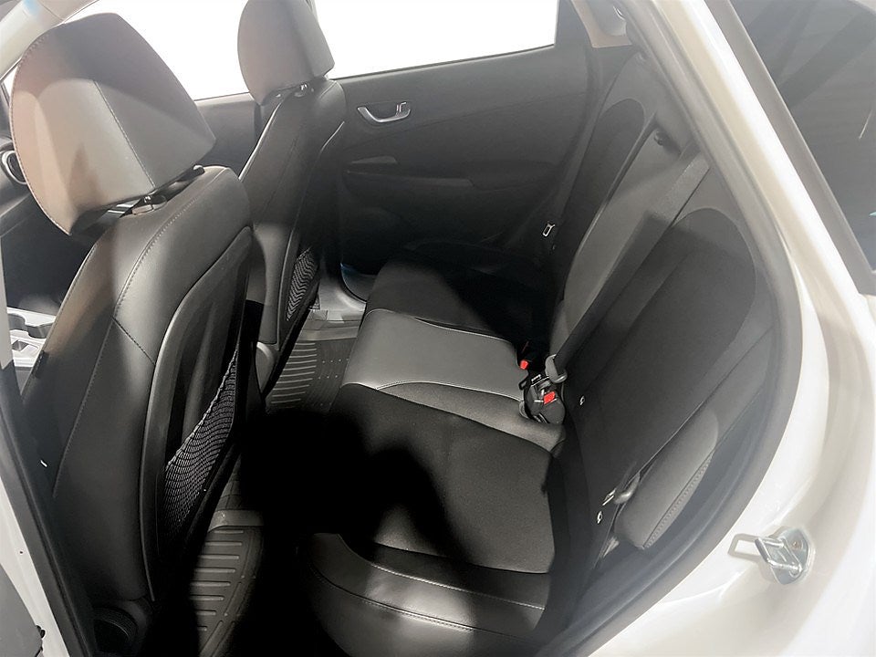 Bild på Hyundai Kona Essential 64kWh 204hk Aut - B-KAMERA,NAV,CARPLAY