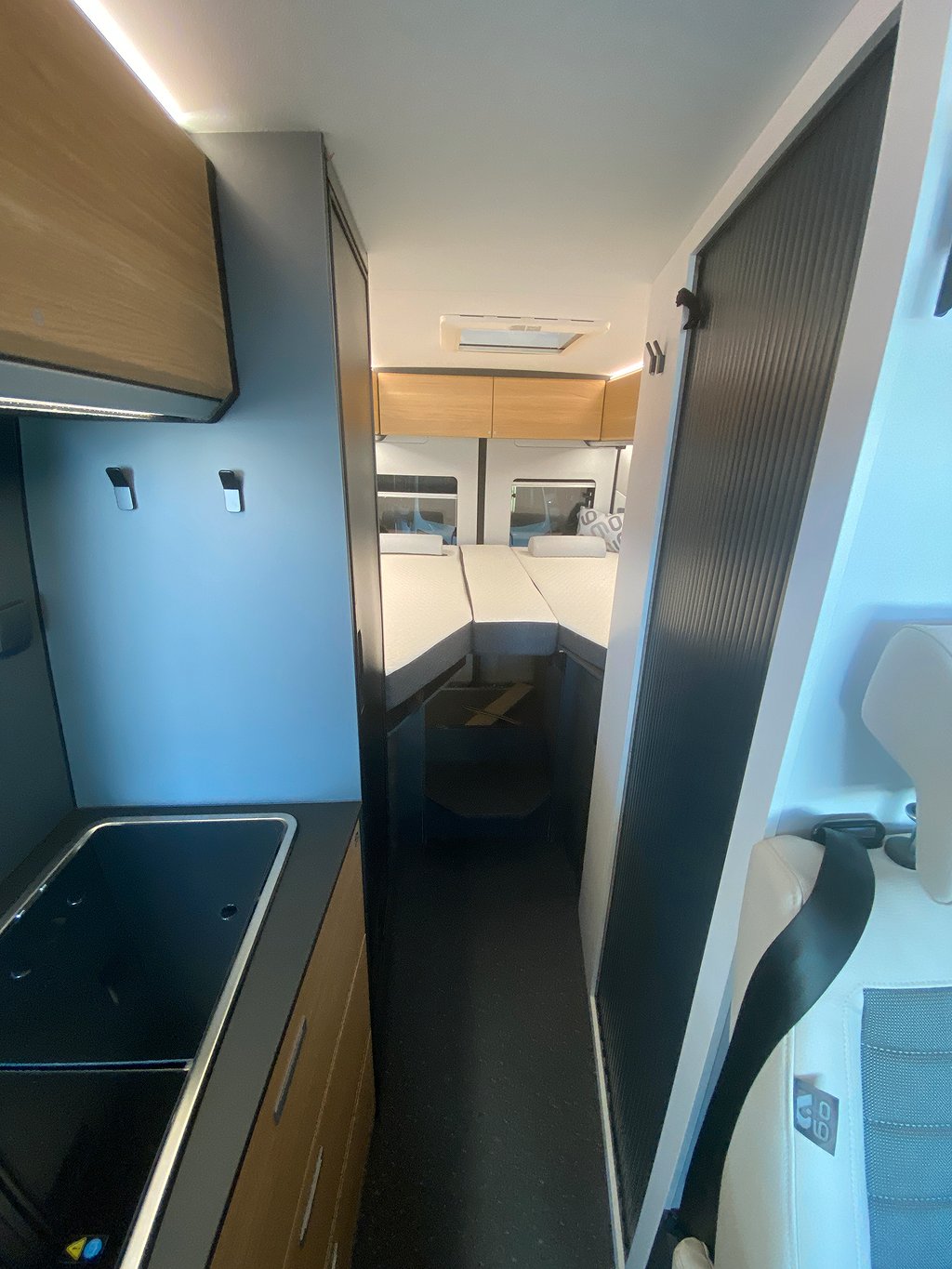 Adria Twin 640 SLB 60Y Ed. / Långbädd / B-körkort / Automat - Adria