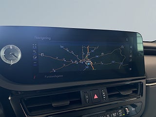 Lexus ES 300h 2.5 E-CVT Limited Edition S&V-hjul/Taklucka/Kamera – bild 15