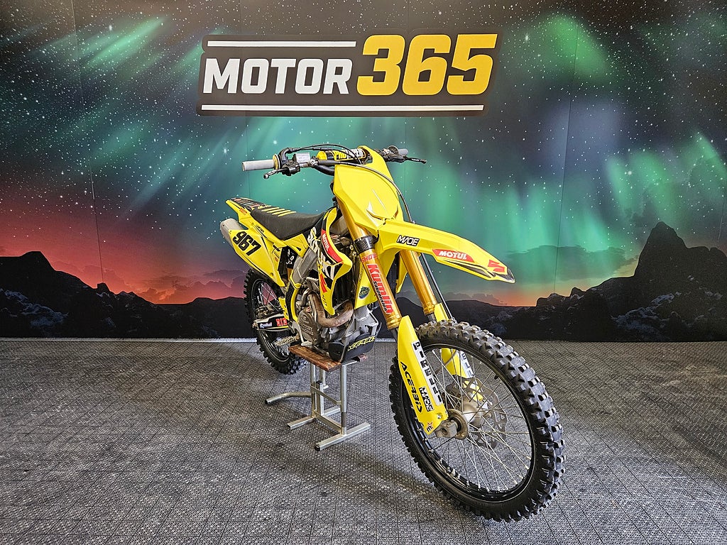 Suzuki RMZ 450 • RÄNTA 0,95% • 99 TIM • 499 KR/MÅN • KÖP ONLINE 