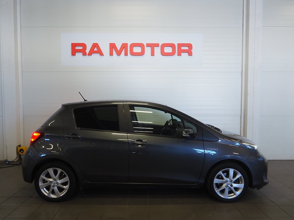 Toyota Yaris Hybrid e-CVT 101hk | Edition Feel | Navi | Värmare | 2015