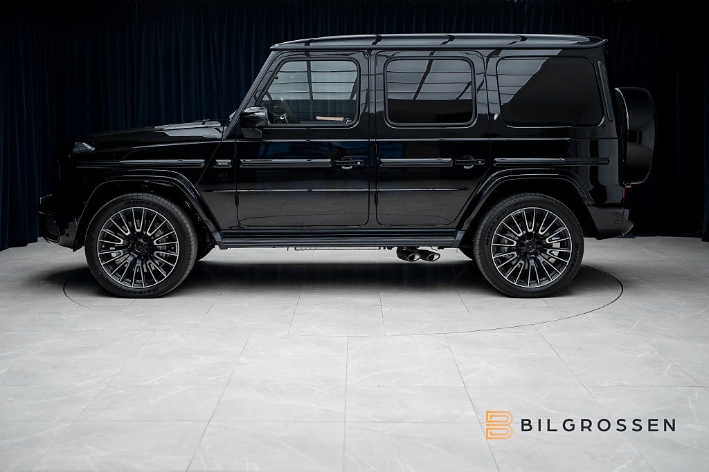 Mercedes-Benz G63 AMG Superior Line Kolfiber Active Ride TV MY27 MOMS