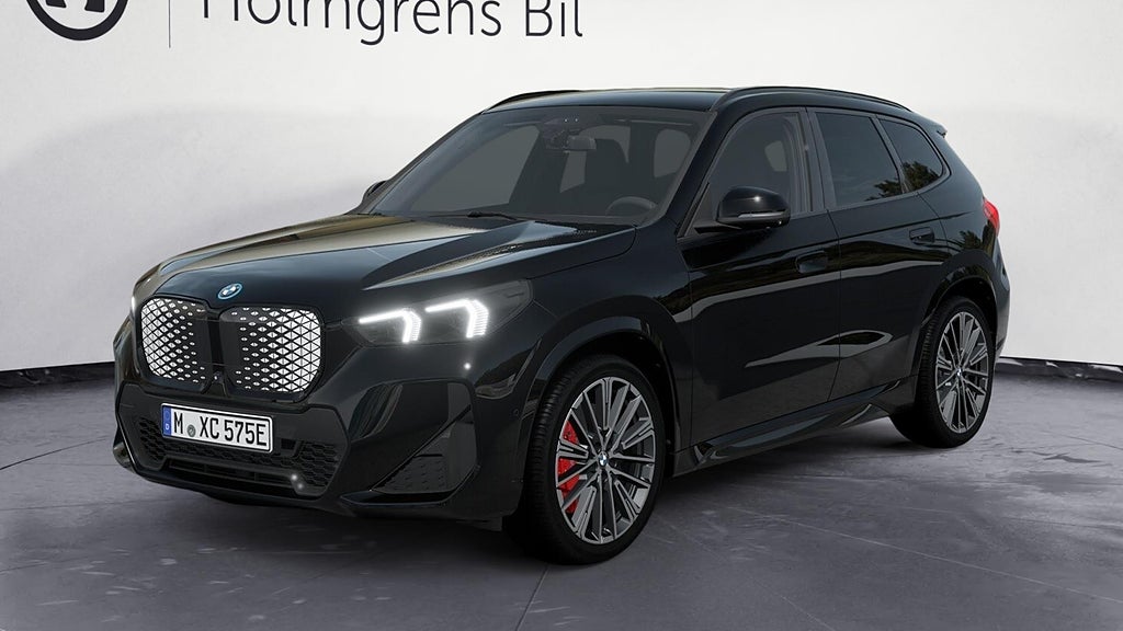 BMW iX1 xDrive30 M Sport Pro Fully Charged Drag H K DA | Ränta 0,95%