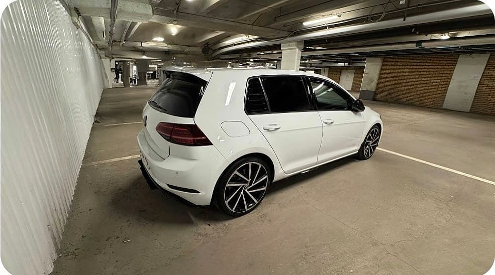 Volkswagen Golf 5-door R 2.0 TSI 4Motion R Euro 6