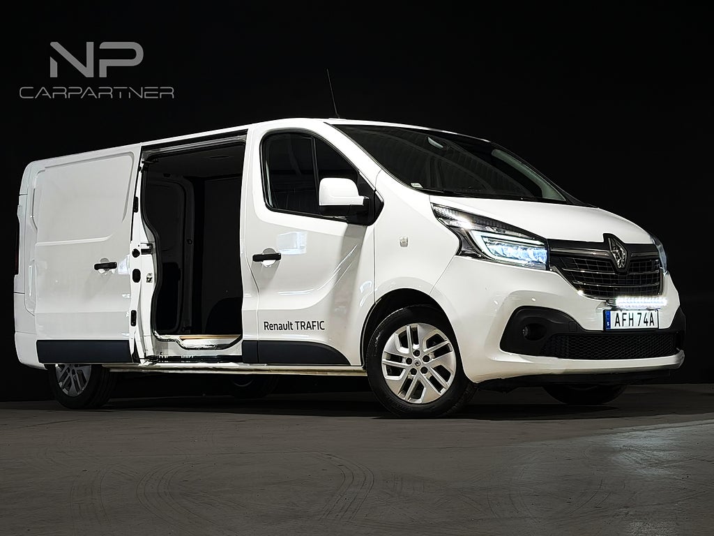 Renault trafic 2.0dCi 145HK|2X Skjutdörrar|L2 Lång|Värmare|Backkamera