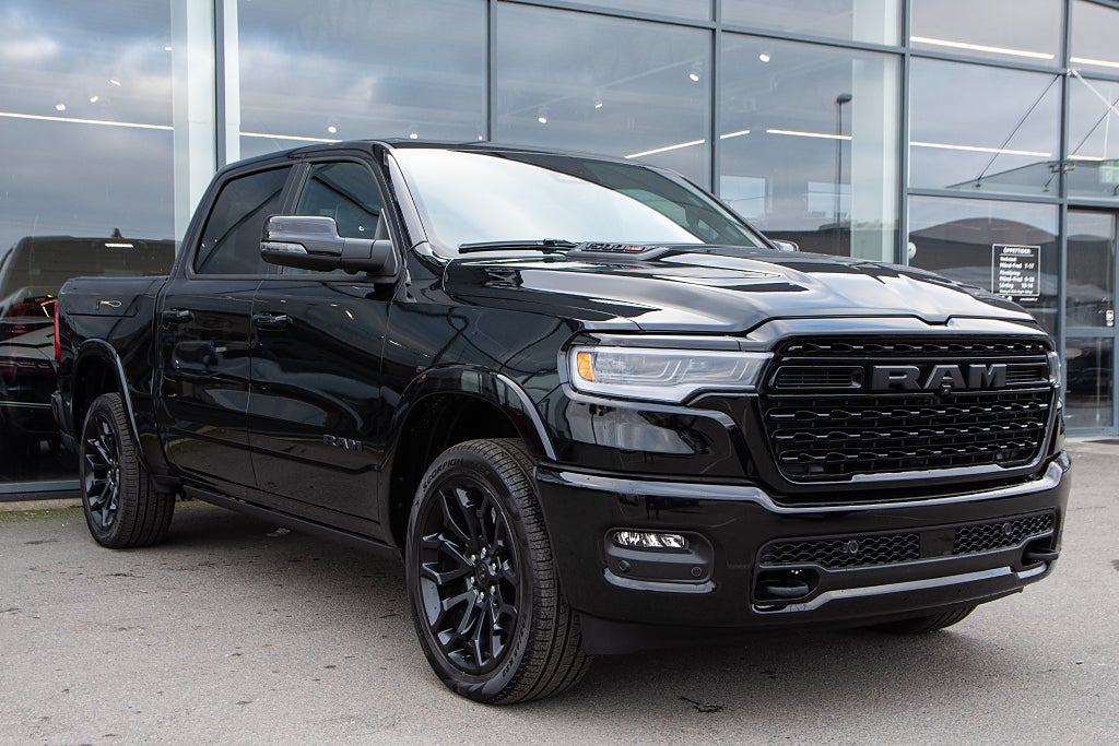 Dodge RAM 1500 Limited Night Edition 548 hk - LÅG SKATT E85