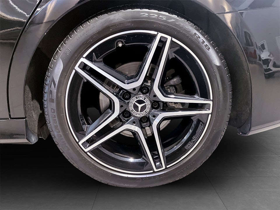 Bild på Mercedes-Benz A200 AMG PREMIUM NIGHT PACK 163hk Aut B-KAMERA CARPLAY