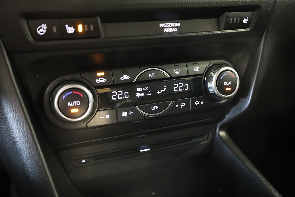 Mazda 3 Sport 2.0 SKYACTIV-G AUT M-Värme Navi Blåtand Rattvärme 2018